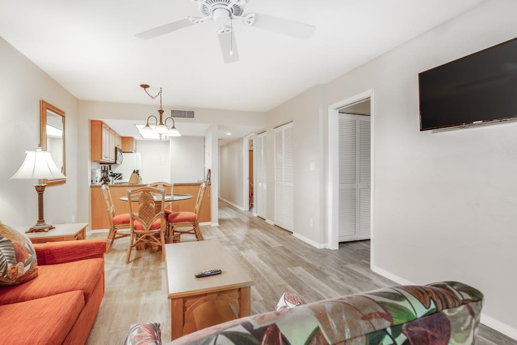 Ideal Naples Getaway W/ Shared Pool, Tennis Courts, & Central AC