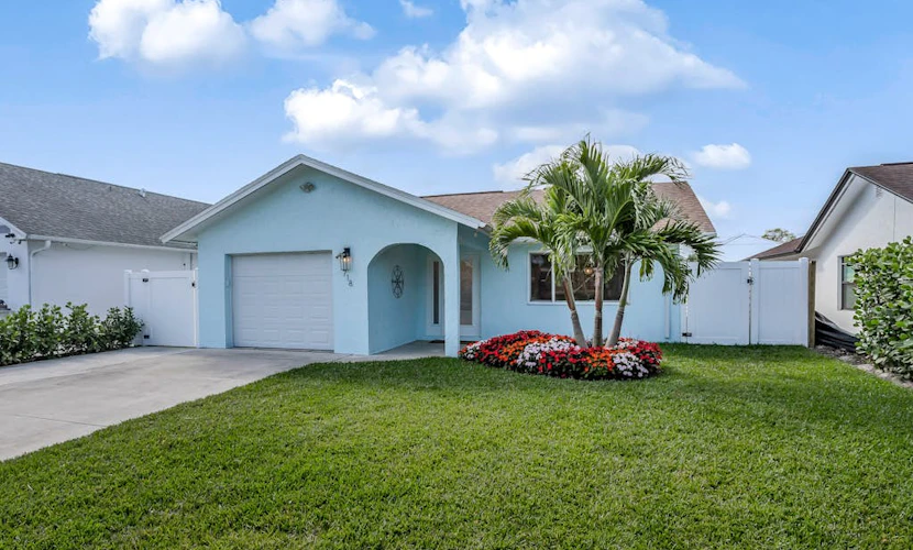 Updated home with pool & spa, fenced yard, WiFi, & great location - snowbirds OK