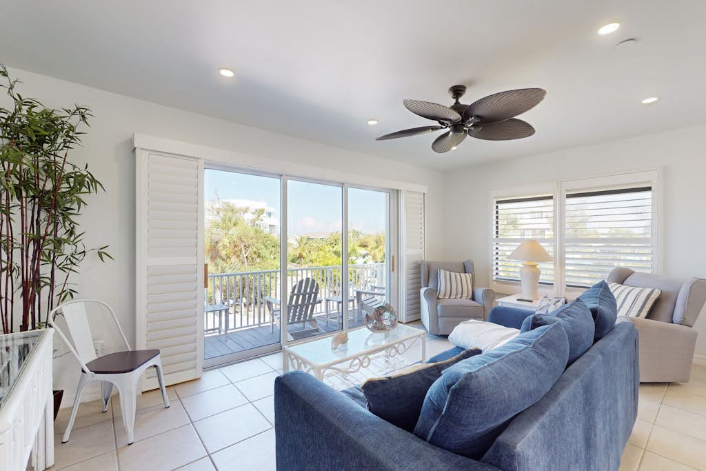 Beautiful duplex with private W/D, WiFi, & close to the beach