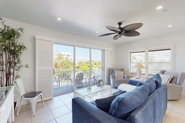 Beautiful duplex with private W/D, WiFi, & close to the beach