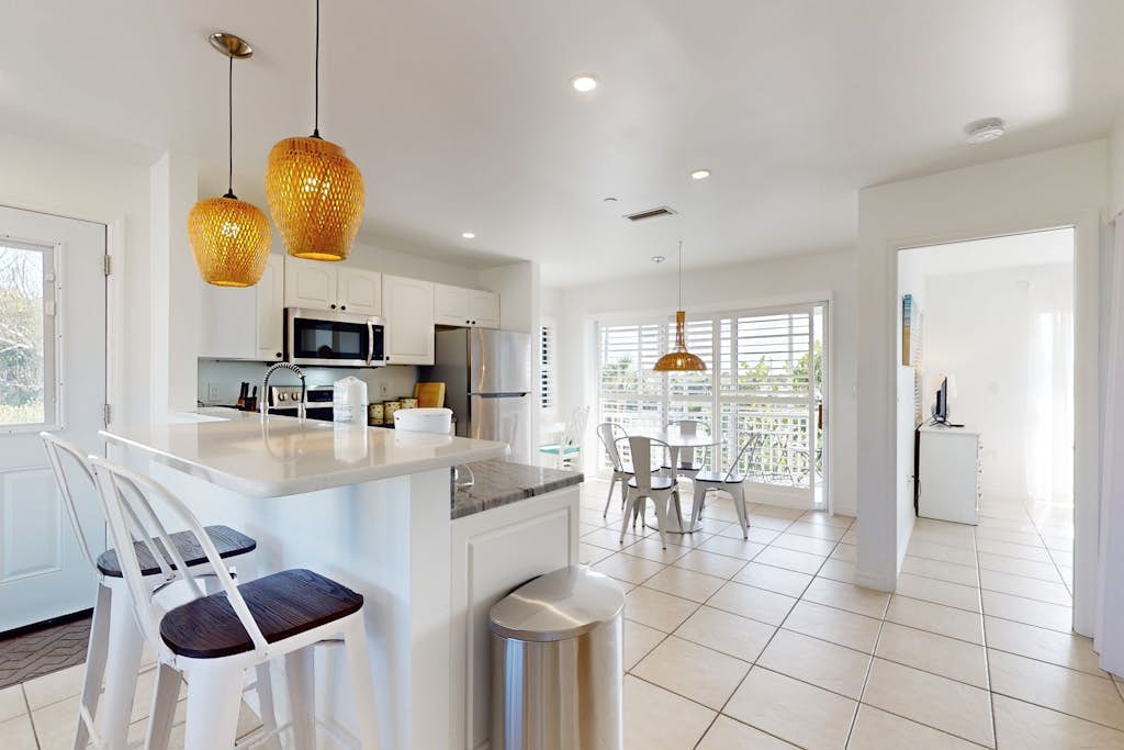 Beautiful duplex with private W/D, WiFi, & close to the beach