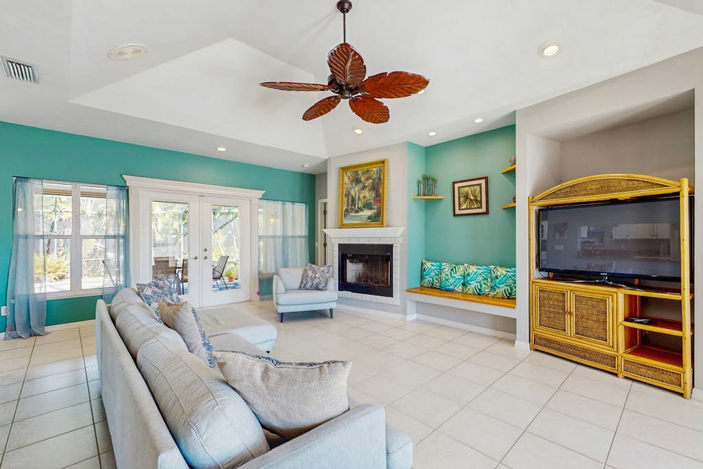 Exquisite home near Marco Island Beach with saltwater pool, patio & dogs