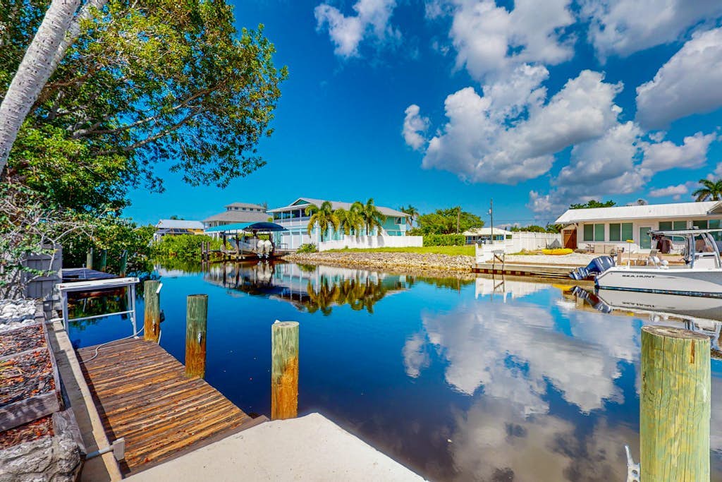 Elegant dog-friendly all-suite boater’s paradise near beach with private dock