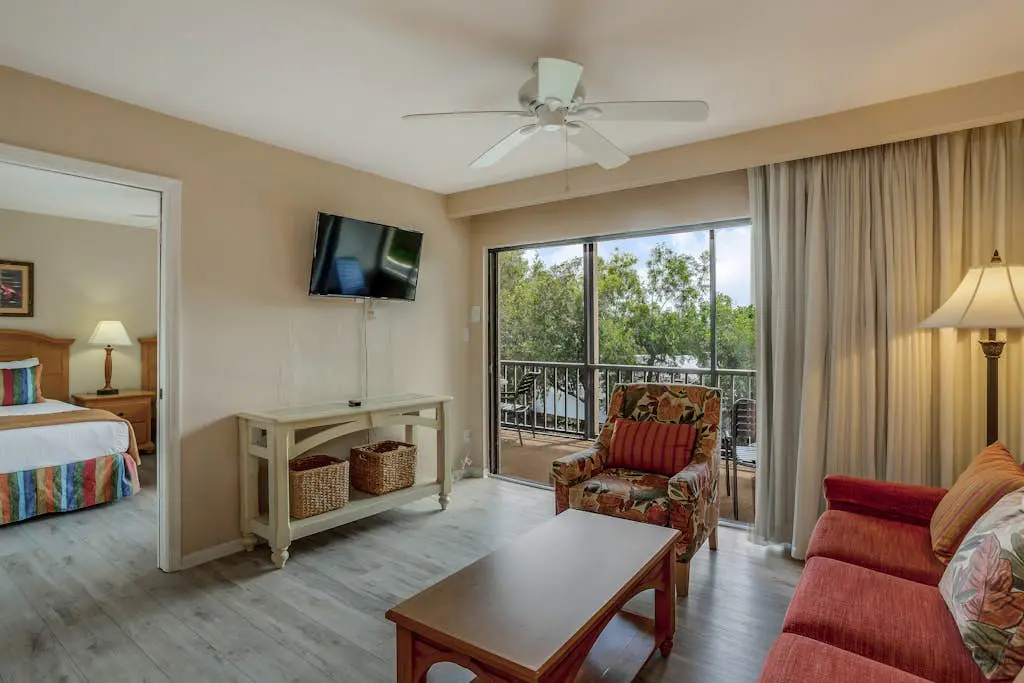 Fabulous Park Shore Condo