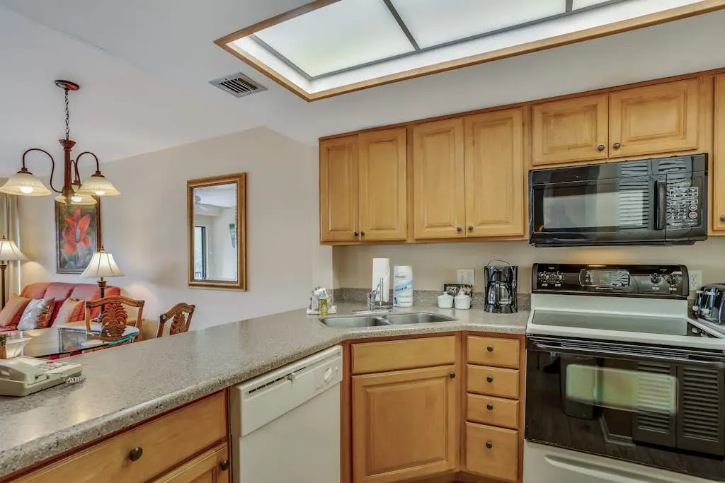 Fabulous Park Shore Condo
