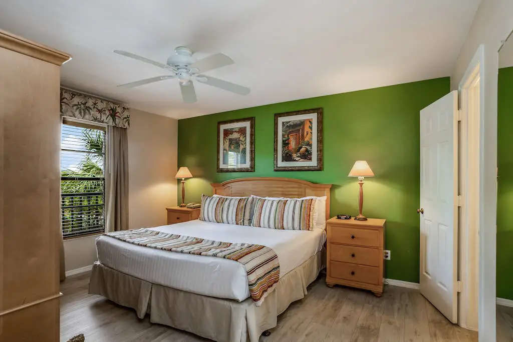 Fabulous Park Shore Condo