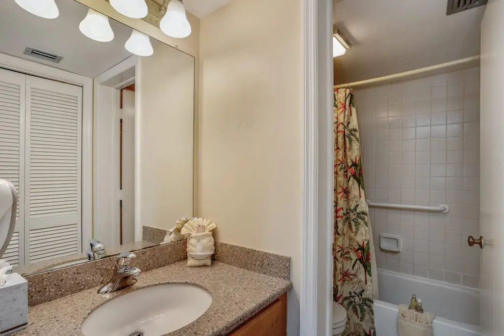 Fabulous Park Shore Condo