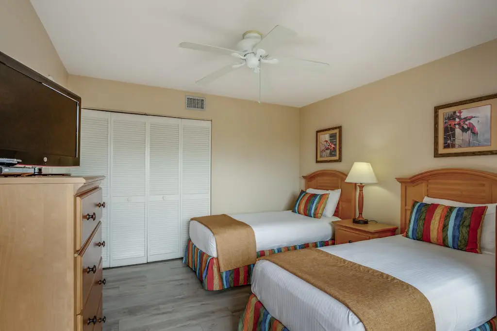 Fabulous Park Shore Condo