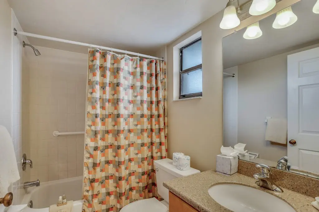Fabulous Park Shore Condo