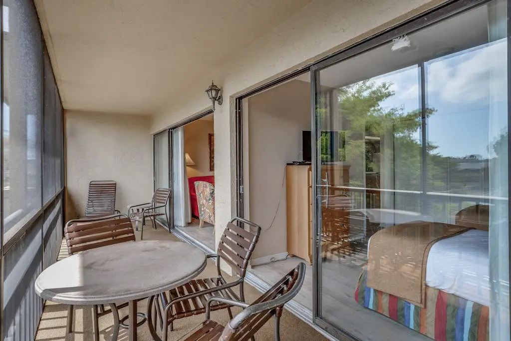 Fabulous Park Shore Condo