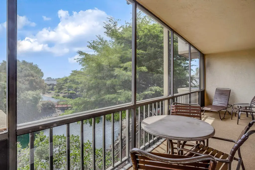 Fabulous Park Shore Condo