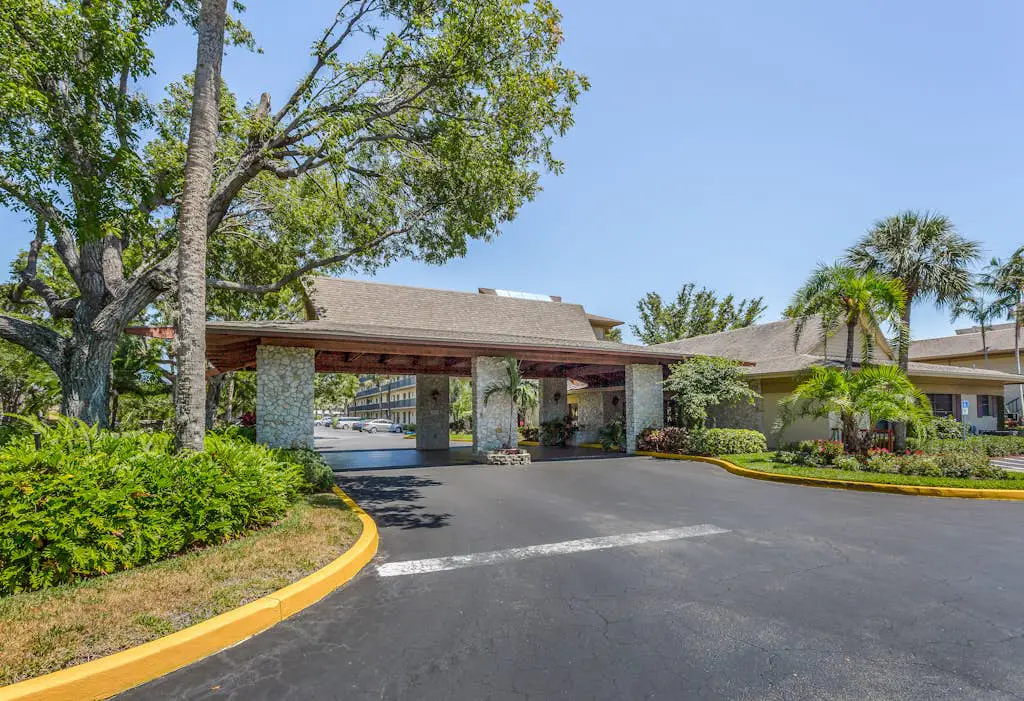 Fabulous Park Shore Condo