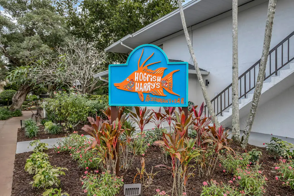 Fabulous Park Shore Condo