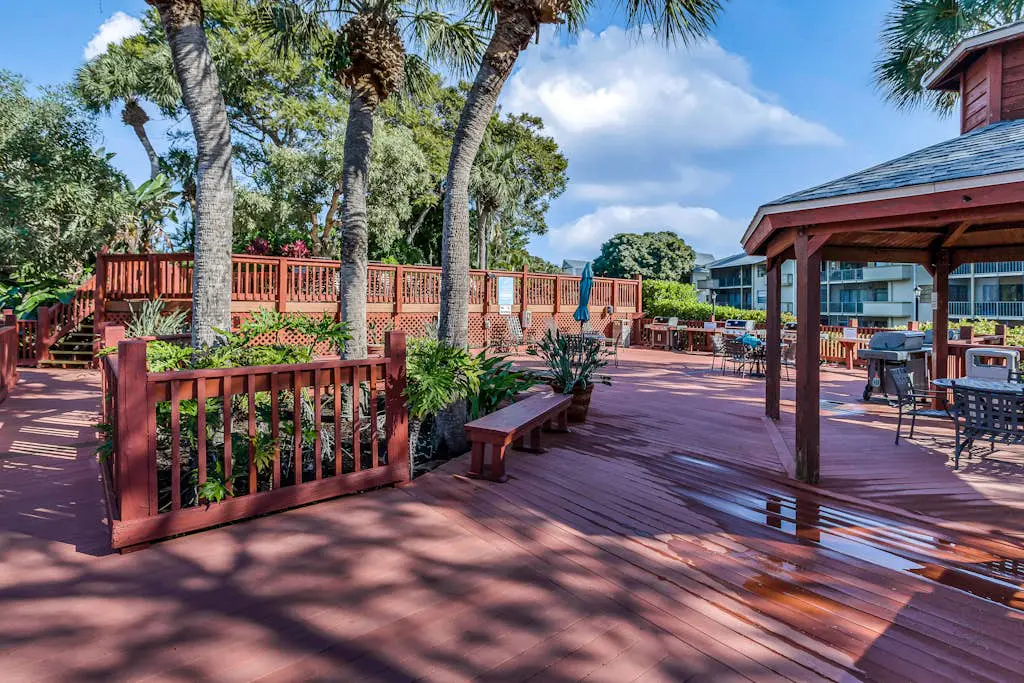 Fabulous Park Shore Condo