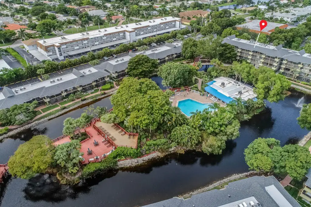 Fabulous Park Shore Condo