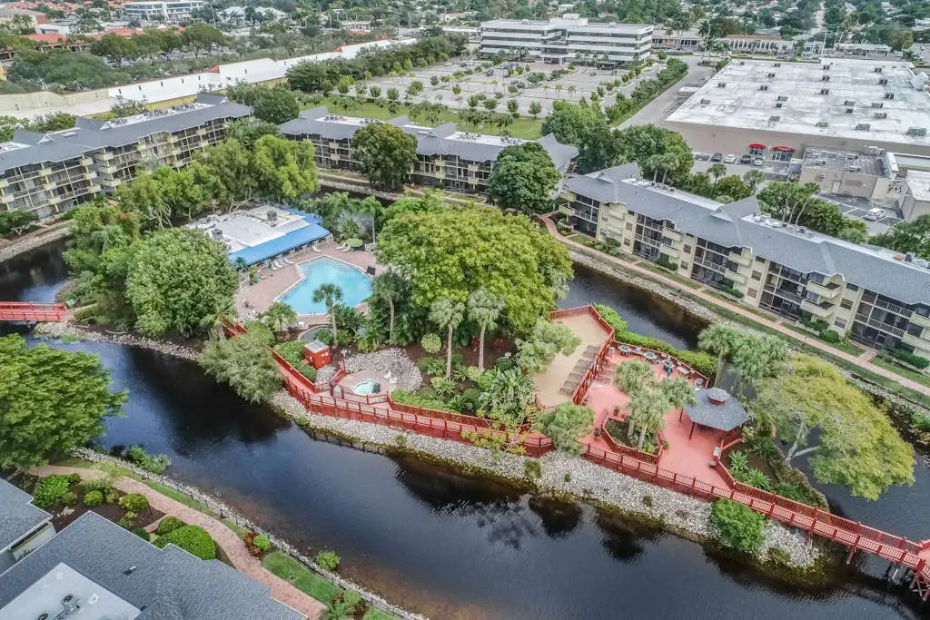 Fabulous Park Shore Condo