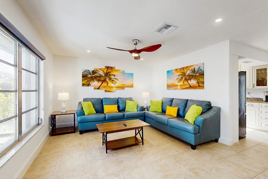 Contemporary and cozy home with heated pool, central location, close to beaches