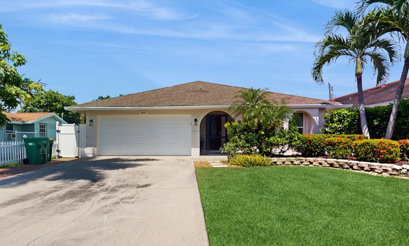 Exquisite home with private pool, washer & dryer, and bikes