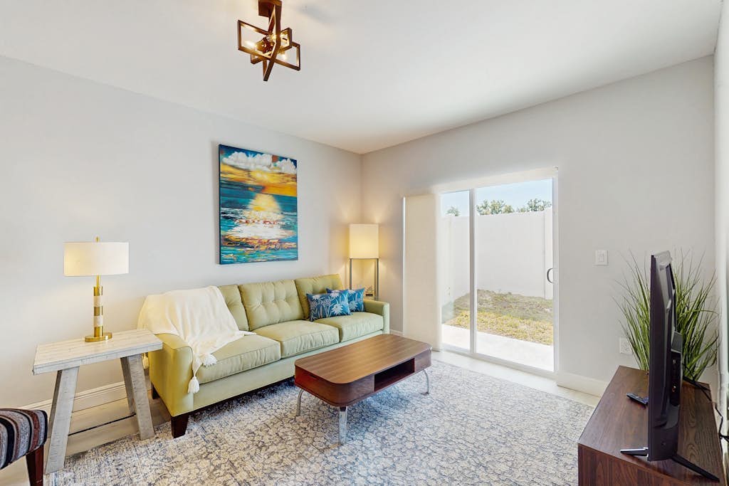 Dog friendly duplex with hot tub, internet, and washer and dryer