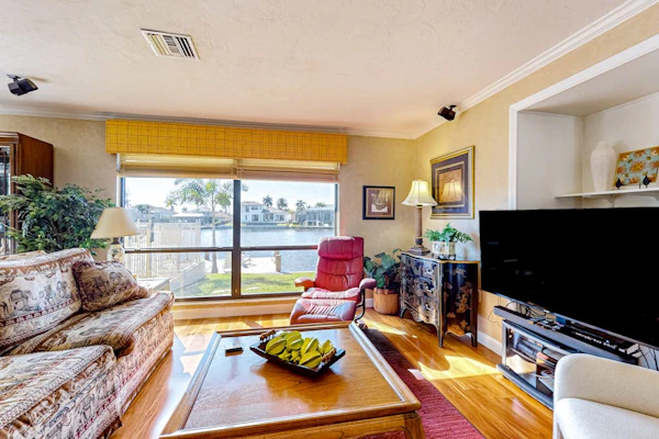 Waterfront home with WiFi & private pool - free kayak & bikes