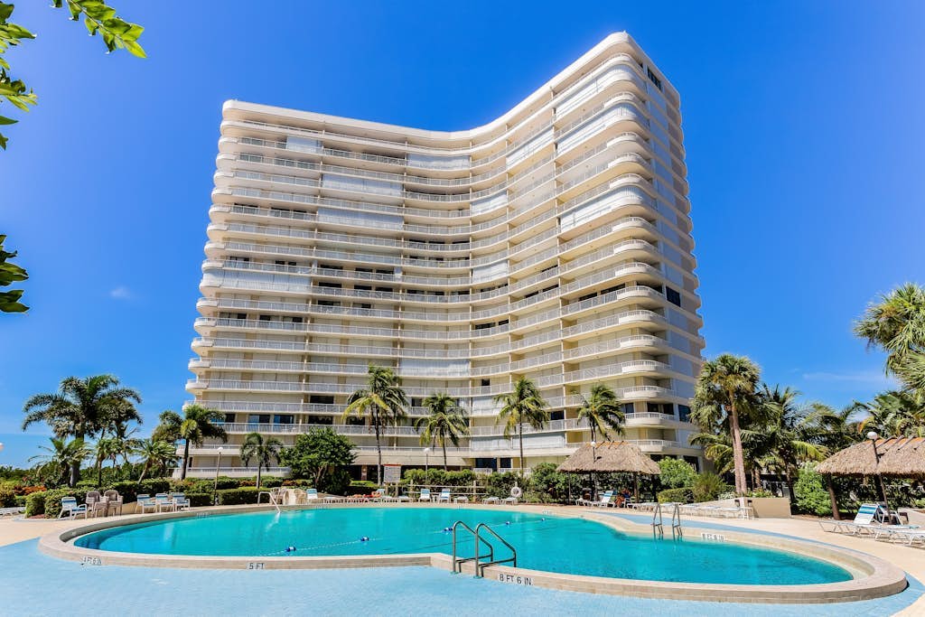 Waterview condo with shared pool, panoramic balcony views, and WIFI