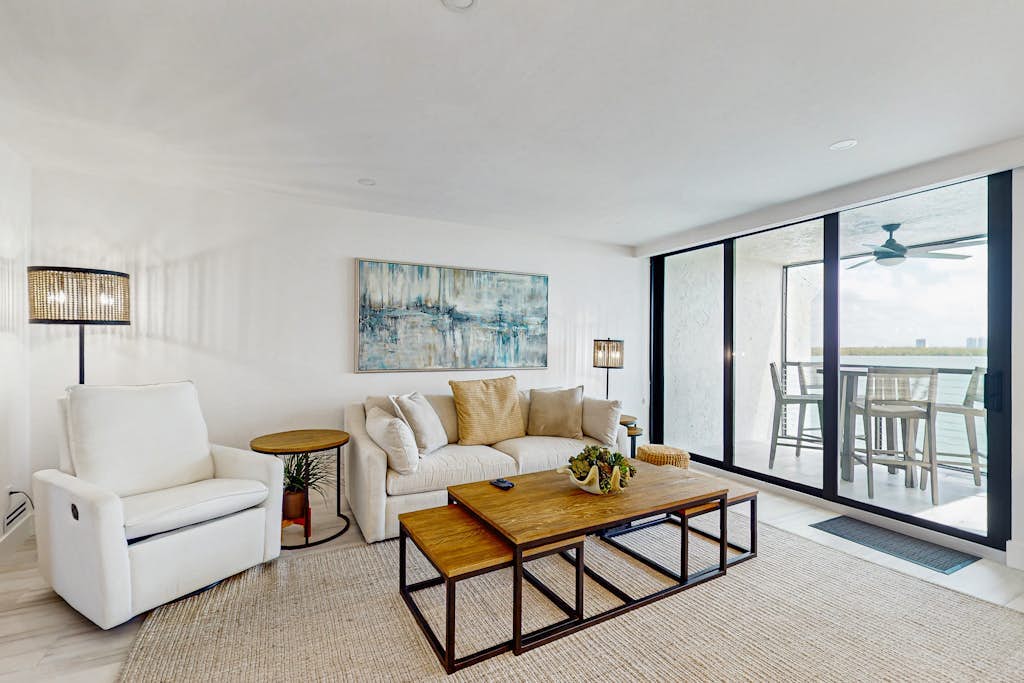 Waterfront condo with stunning views, WiFi, heated pool & hot tub