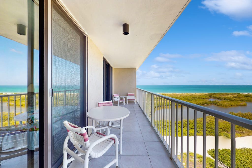 Waterview condo with shared pool, pickleball, and WIFI