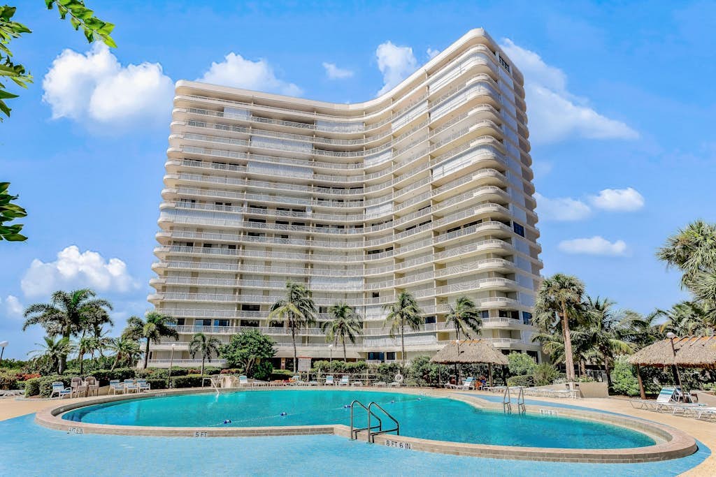 Waterview condo with shared pool, pickleball, and WIFI
