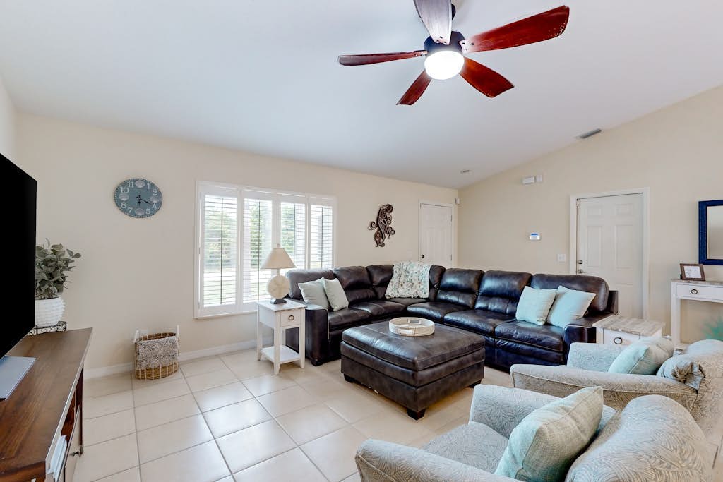 Inviting home w/ screened pool, lovely patio & upgraded interior - beach nearby