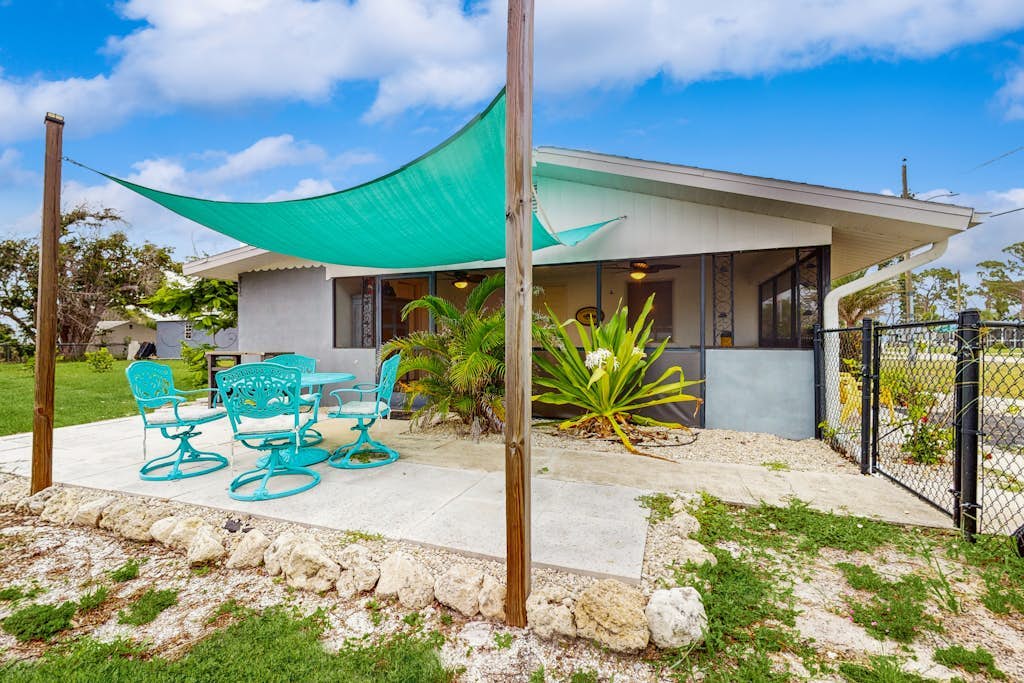 Cozy retreat with fenced yard, boat dock, and washer & dryer