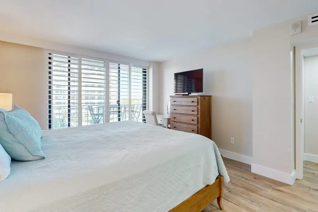 Fully Renovated - Seaview Suite