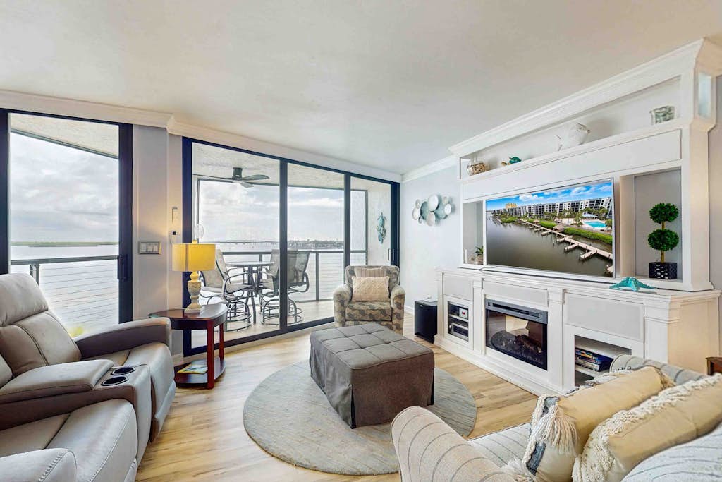 Waterview condo with shared pool, panoramic balcony views, and WIFI