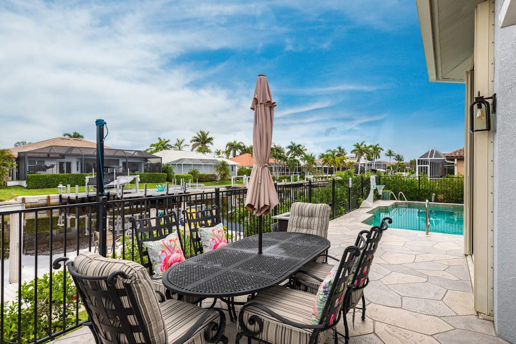 Luxurious, dog-friendly home waterfront with private pool/spa