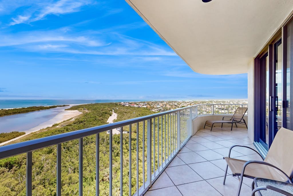 Brilliant water view condo w/ shared pool, private washer &dryer, & sunset views