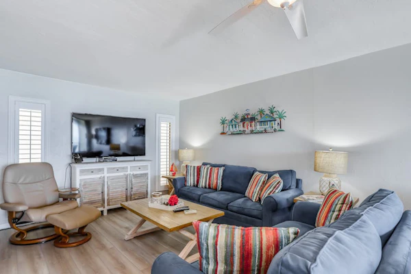 Sunny and serene oceanfront condo with pool, tennis, lanai, & washer/dryer
