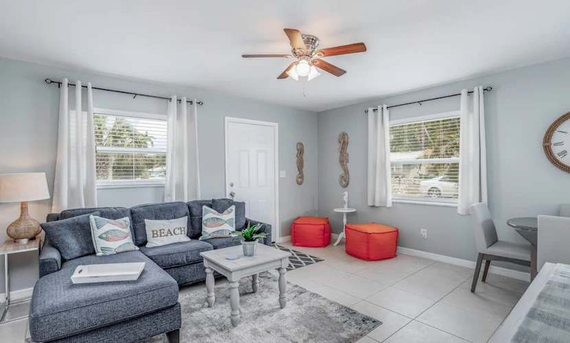 Charming duplex near the beach with screened porch, washer/dryer - dog-friendly