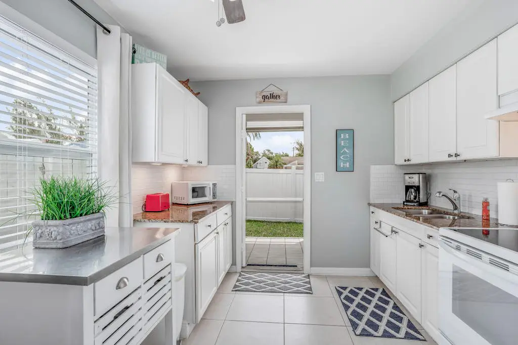 Sunny Downtown Bungalow