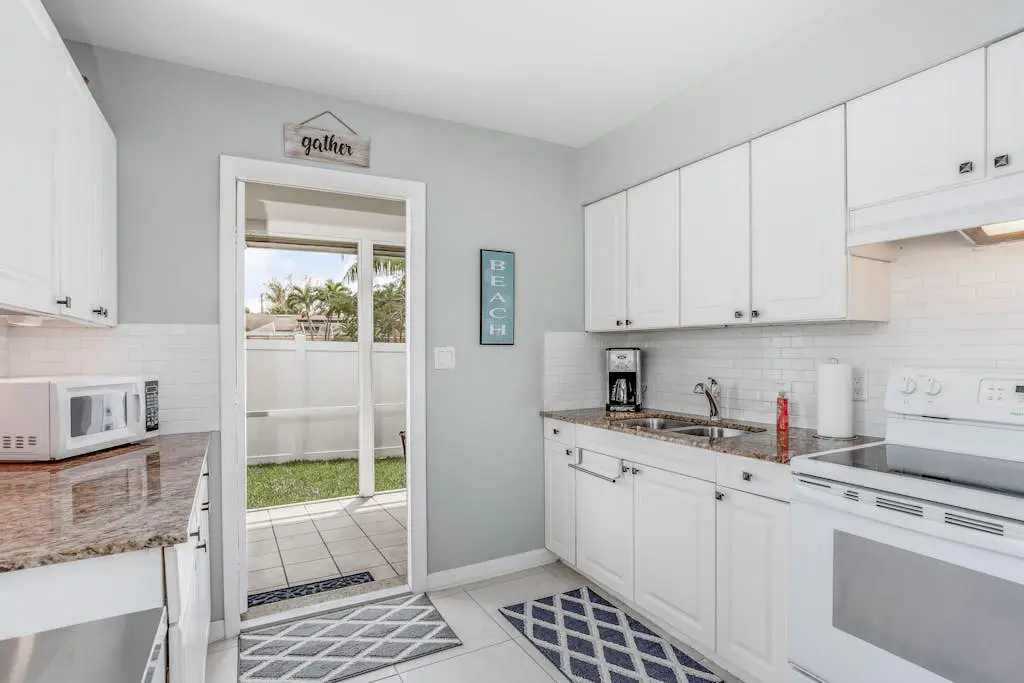 Sunny Downtown Bungalow