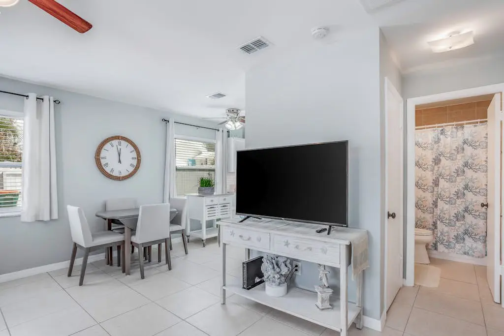 Sunny Downtown Bungalow