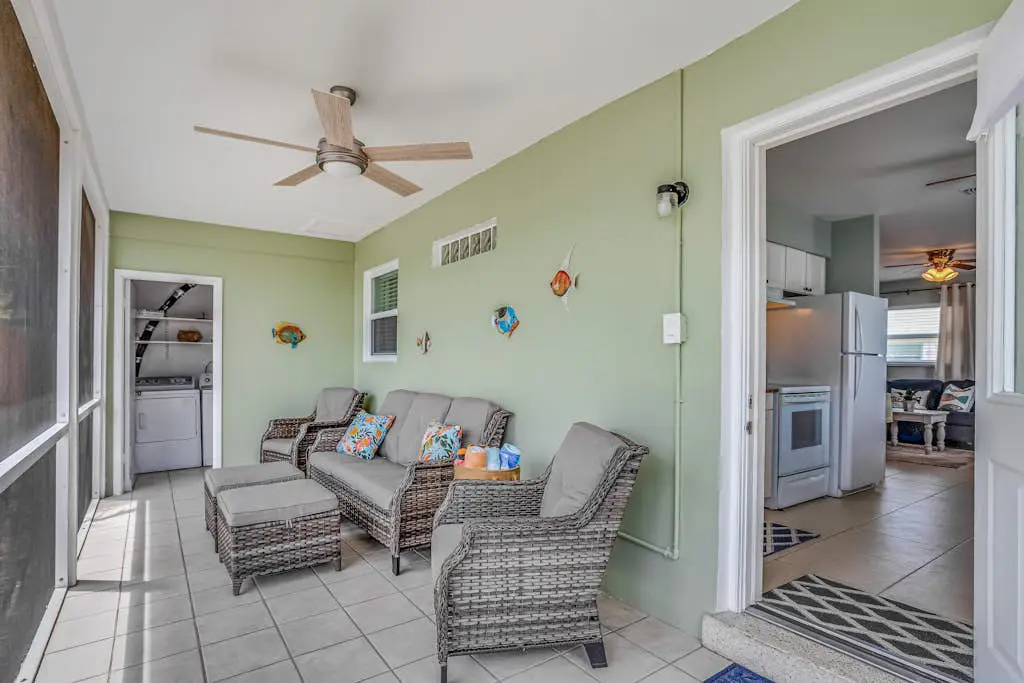 Sunny Downtown Bungalow