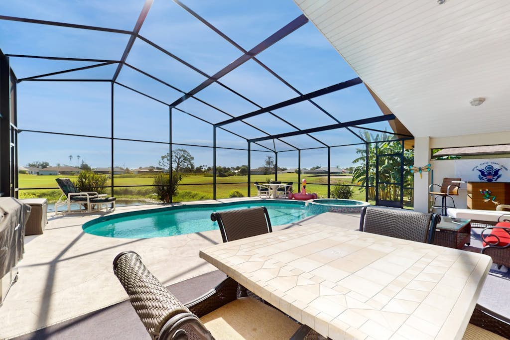 Coastal home on golf course w/ water view, private pool & spa, AC, W/D, Wifi