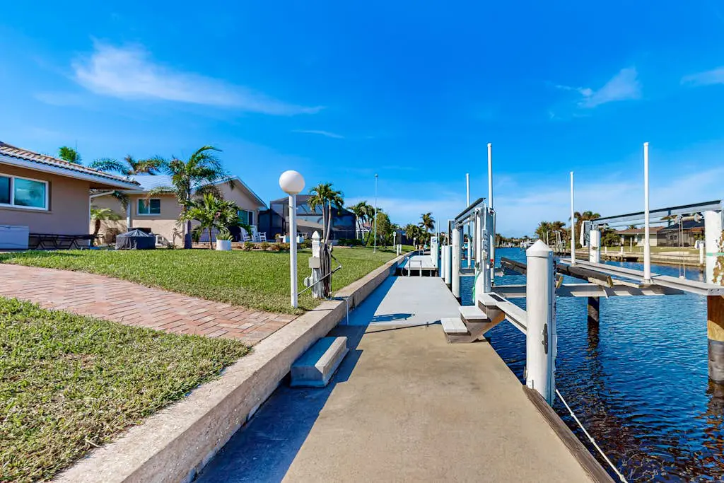 Breezes and Bliss on the Canal