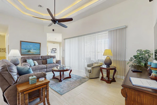 Serene and elegant with heated pool, water views, family and dog friendly, W/D