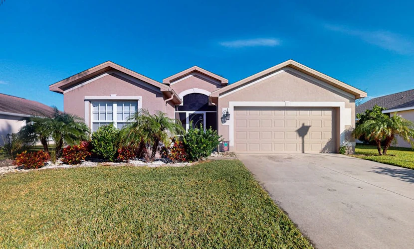 Beautiful Lakefront Home with Private Pool/Spa, Furnished Lanai, Grill, & WiFi