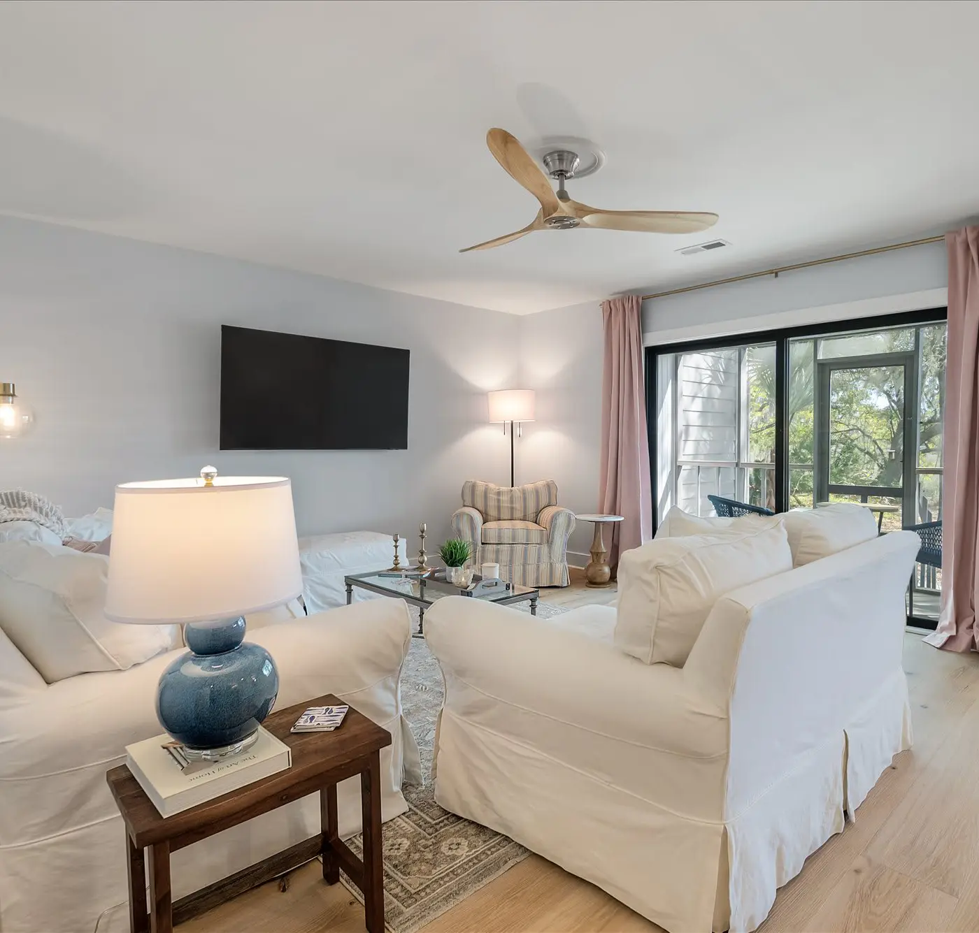 Modern, Dog-Friendly Marsh Retreat