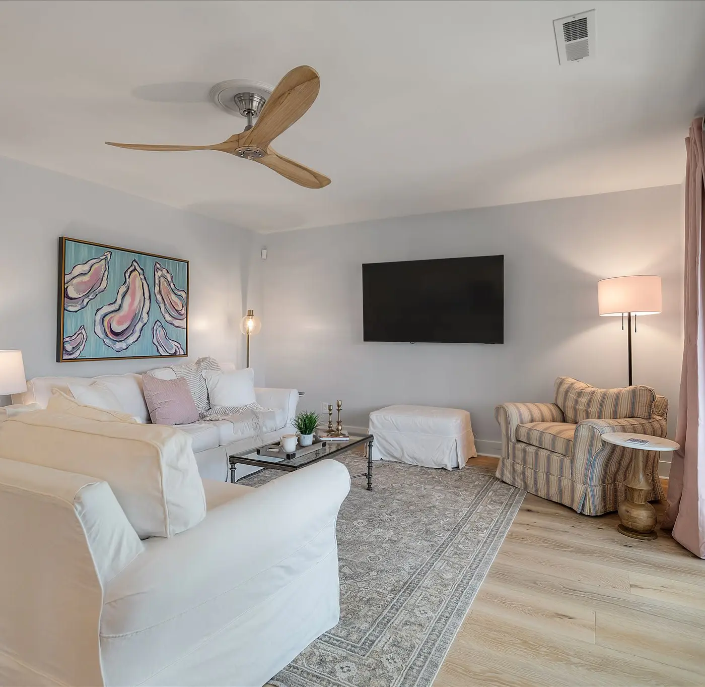 Modern, Dog-Friendly Marsh Retreat