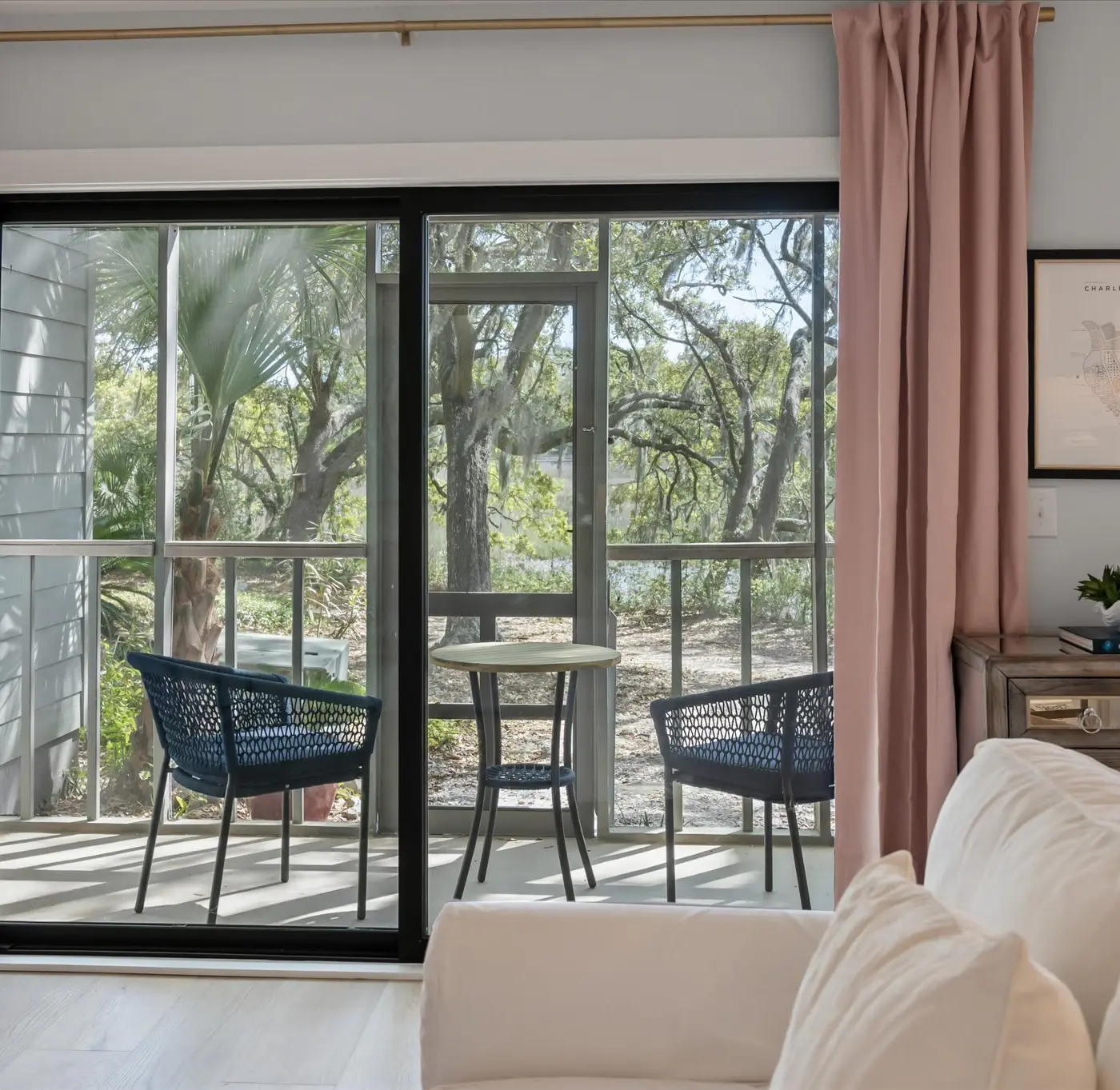 Modern, Dog-Friendly Marsh Retreat