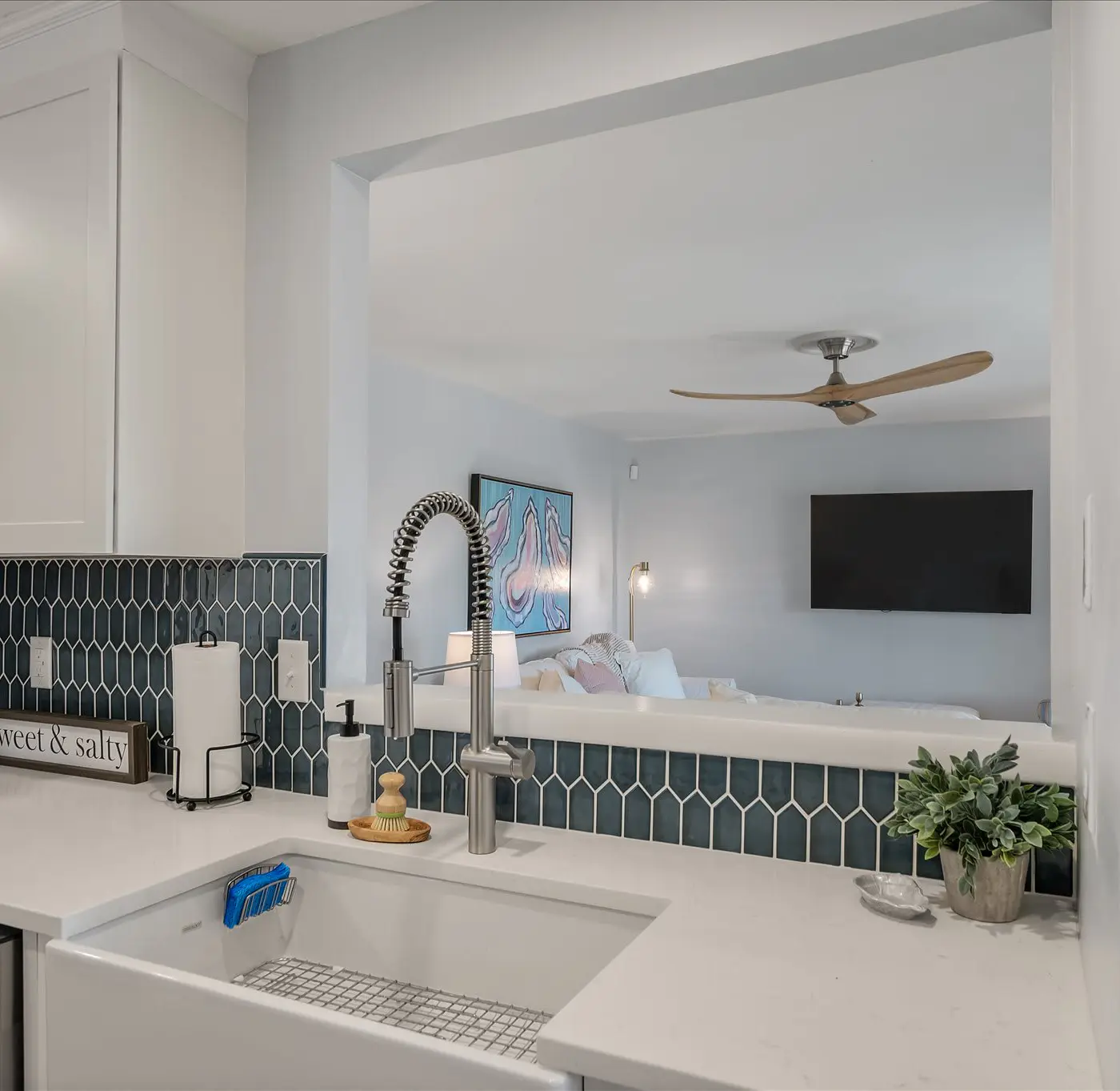 Modern, Dog-Friendly Marsh Retreat