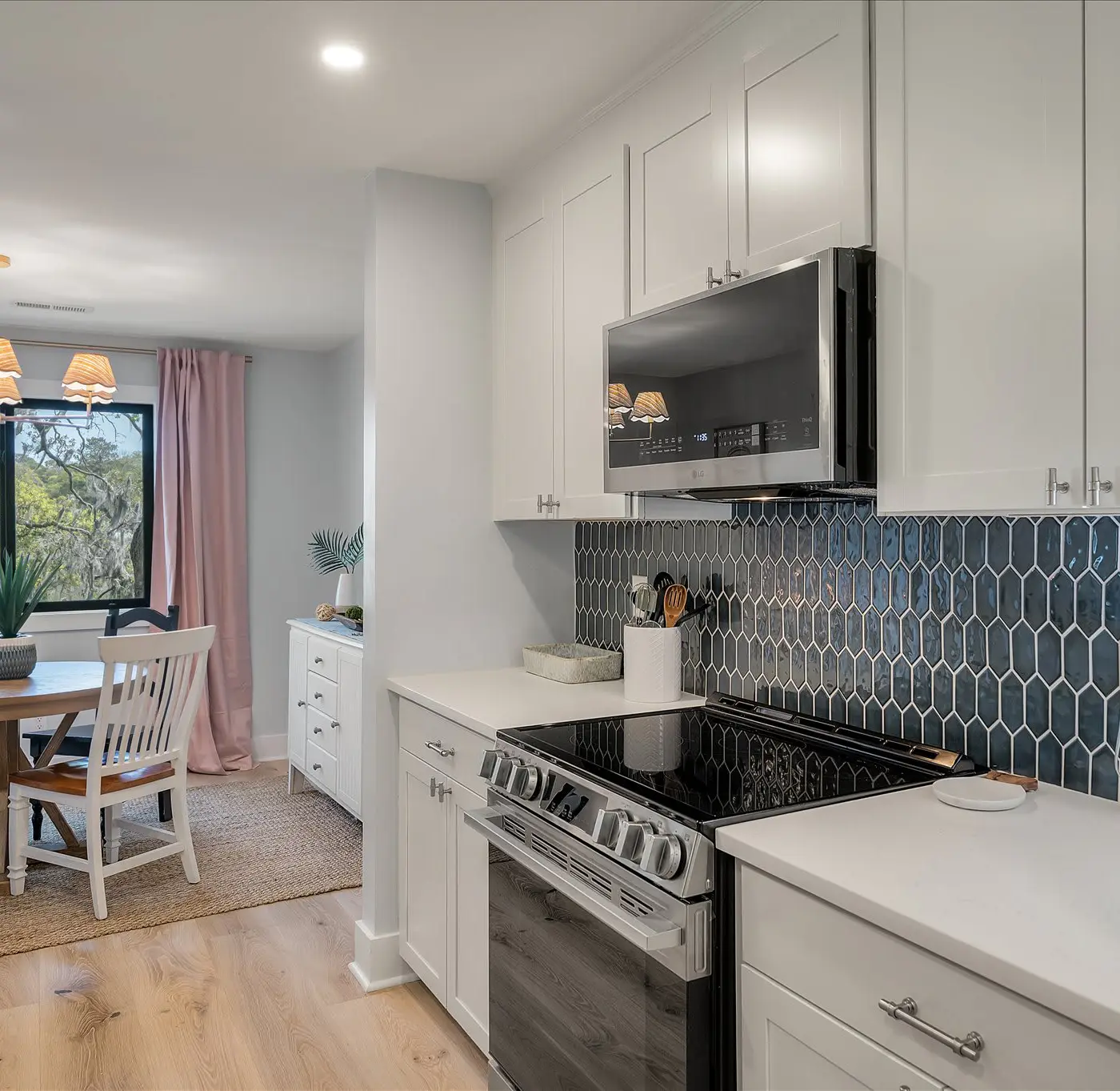 Modern, Dog-Friendly Marsh Retreat