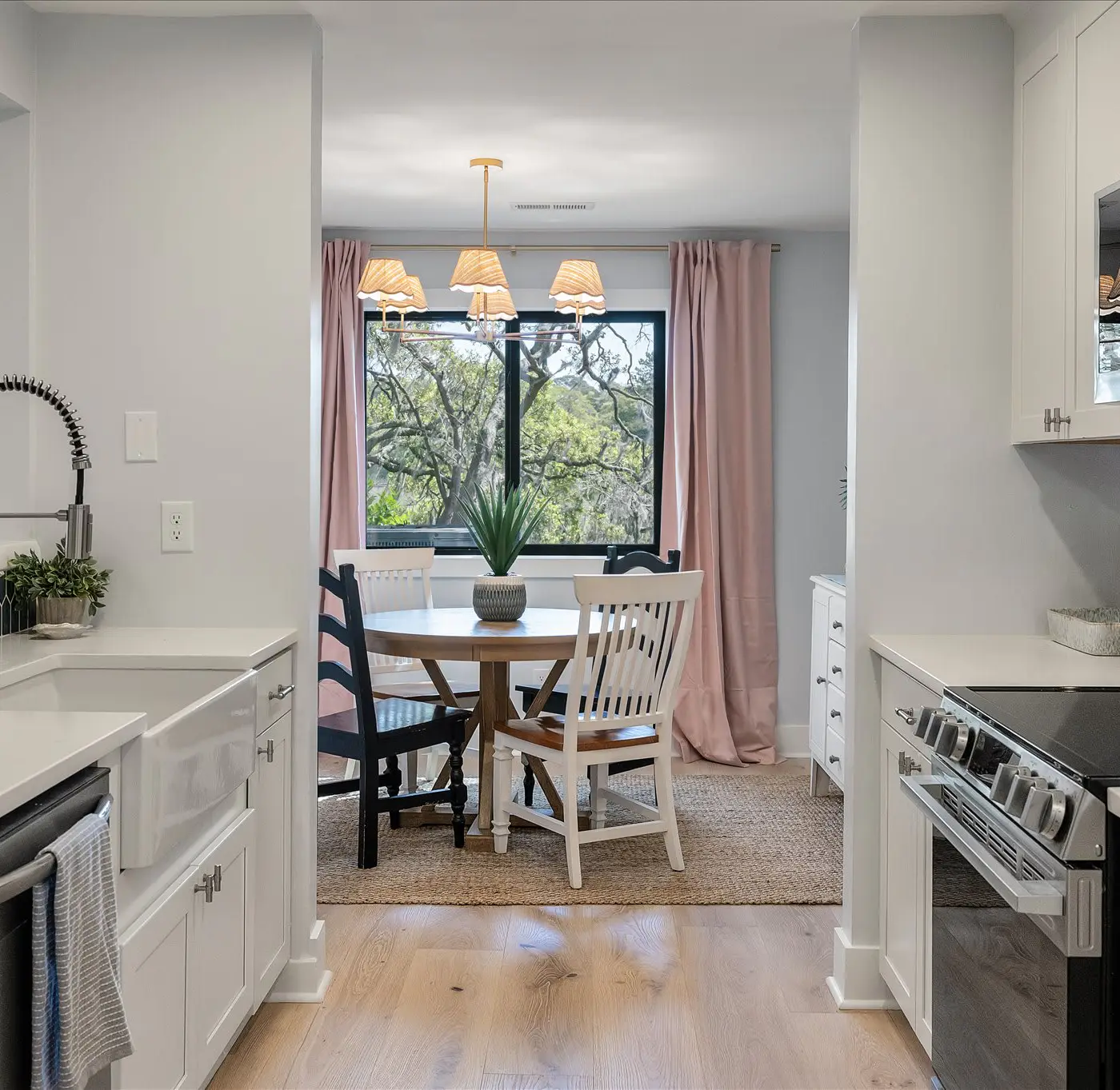 Modern, Dog-Friendly Marsh Retreat
